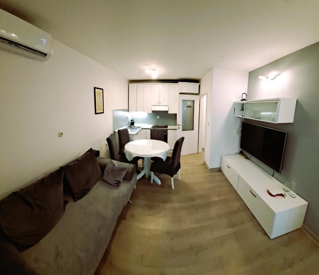 Luklena Apartament *