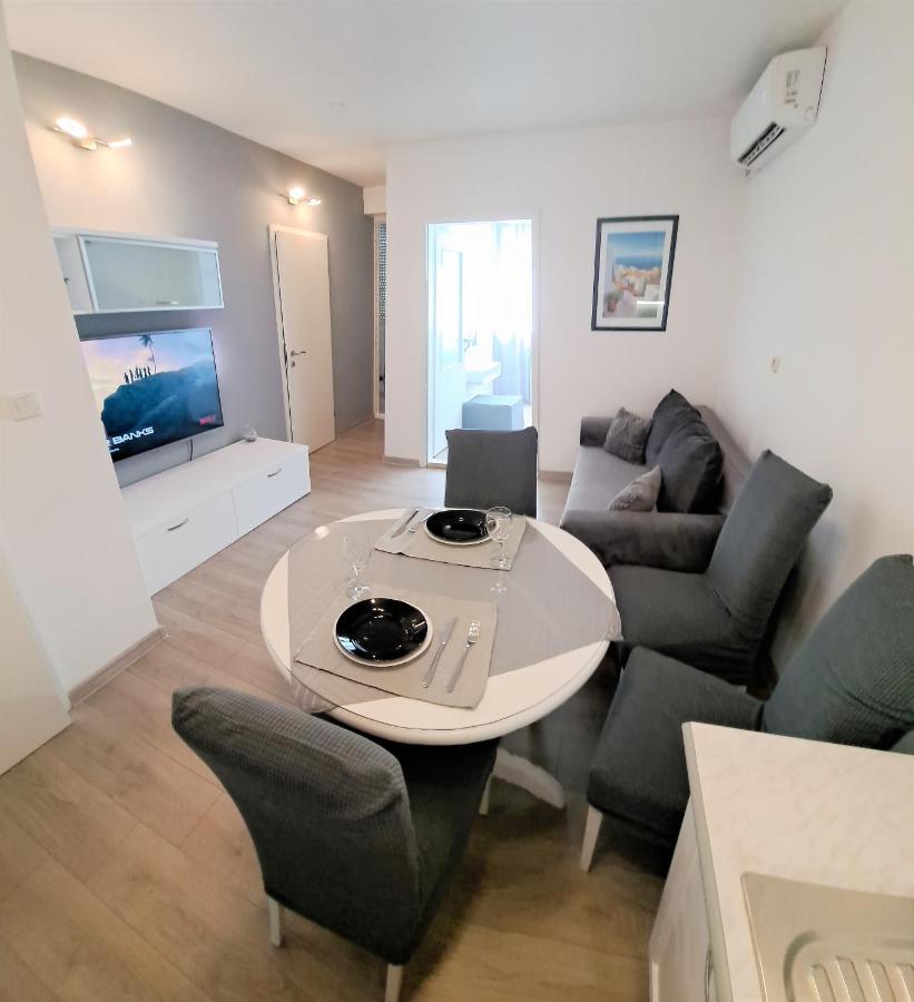 Luklena Apartament *